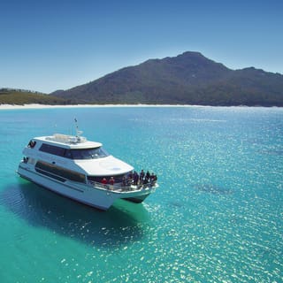 From Coles Bay: Wineglass Bay Cruise with Lunch
