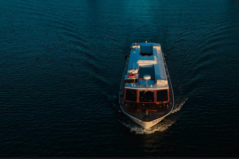 Gdańsk: River Cruise on Motlawa with Meal and Drink Romantic Cruise