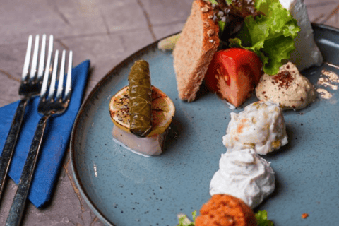 Istanbul: oudejaarsavond rondvaart &amp; diner op Bosporus2026Privétafel met diner en drankjes - trefpunt