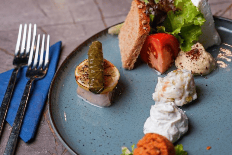 Istanbul: oudejaarsavond rondvaart &amp; diner op Bosporus2026Privétafel met diner en drankjes - trefpunt