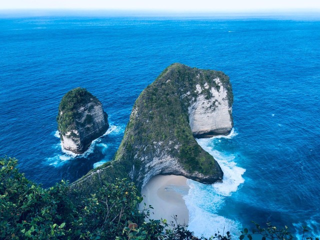 Visit Nusa Penida Kelingking Beach Tour With Our Private Driver in Bali