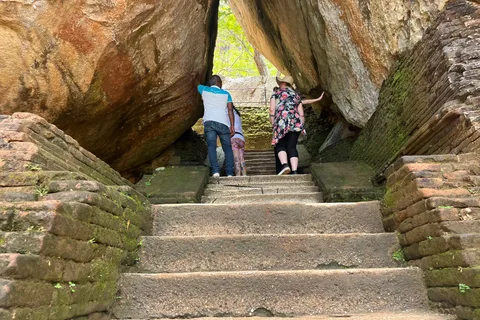 Colombo/Negombo: Sigiriya, Kandy, Ella 3-Day Trip with Train