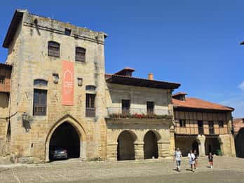 Santillana del Mar: visita privada exclusiva con Colegiata de Santa Juliana