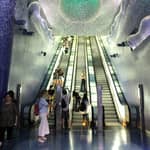 Le stazioni della metropolitana di Napoli: modernità e antichità