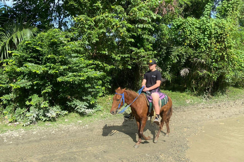 Puerto Plata: Horseback Tour of the Beach and Local Community