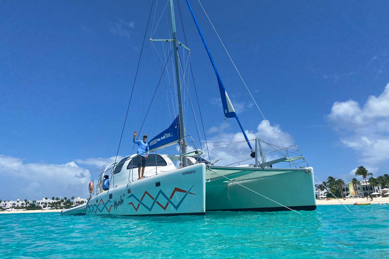 Saint-Martin : croisière en catamaran avec tuba avec bar ouvert et déjeuner