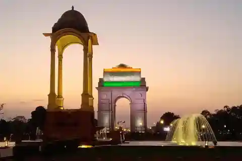 New Delhi: Night Tour by Tuk-Tuk with a Cup of Local Tea