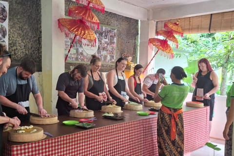 Ubud: Balinese Cooking Class, Rice Field & Market Tour - Image 2