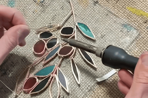 Amman: Stained Glass Workshop with Snacks and Drinks