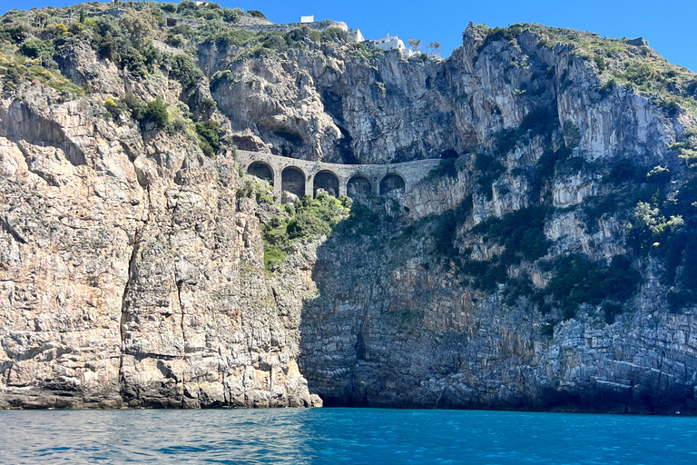 Amalfi Coast Boat Tour from Sorrento or Capri-Positano-Naples Boat tour on the Amalfi Coast from Sorrento