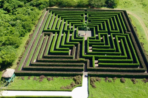 La Romana Half-Day Small Group Tour: Cave, Maze & Culture