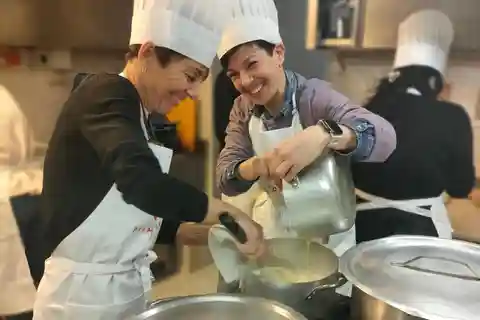 Bologna Forlì: Farm cooking class and Slow food market tour