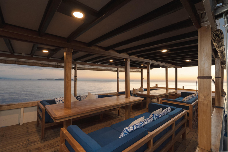 Komodo in a Day — A Luxury Sailing Experience
