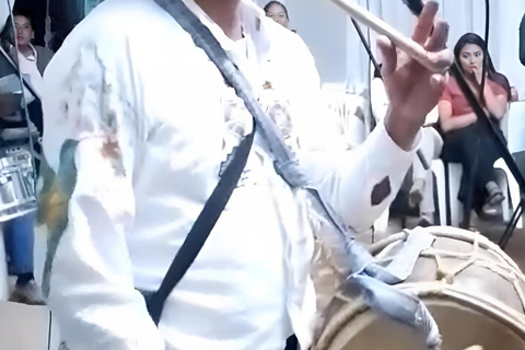 Quito Historic Center: Poncho Museum & Finger Painting Workshop & Souvenir Quito's Historic Center: Poncho Museum, Finger Painting Workshop, and Souvenir