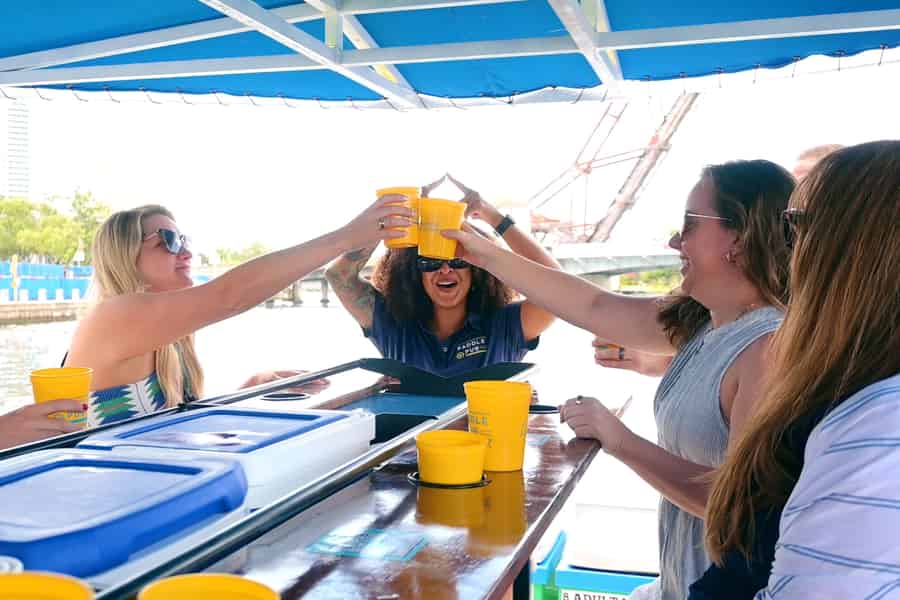 Tampa: 2-stündige Paddle Pub-Flusskreuzfahrt. Foto: GetYourGuide