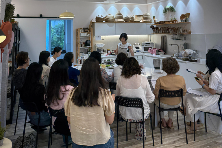 Busan: Korean Cooking Class with Kimchi and Gimbap