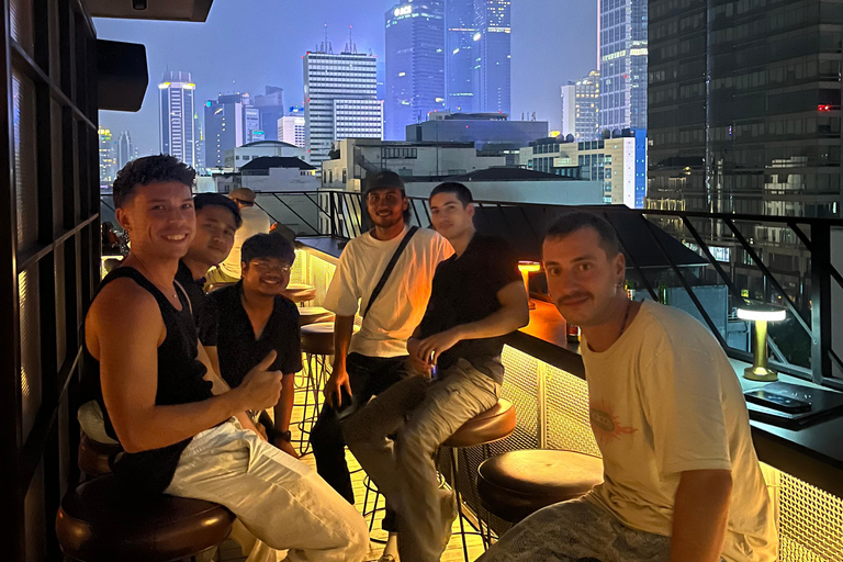 Jakarta: avondwandeltour met snacks en dinerJakarta: nachtelijke wandeltour met snacks en diner
