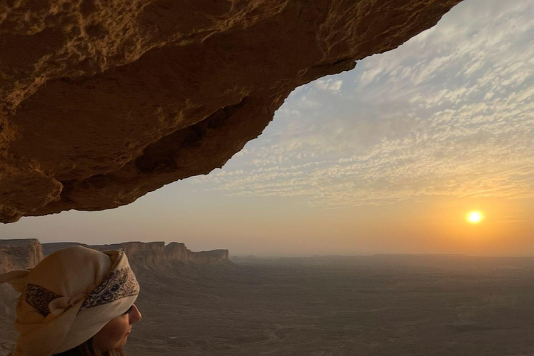Riyadh: Edge of the World Tour with Snacks and Coffee