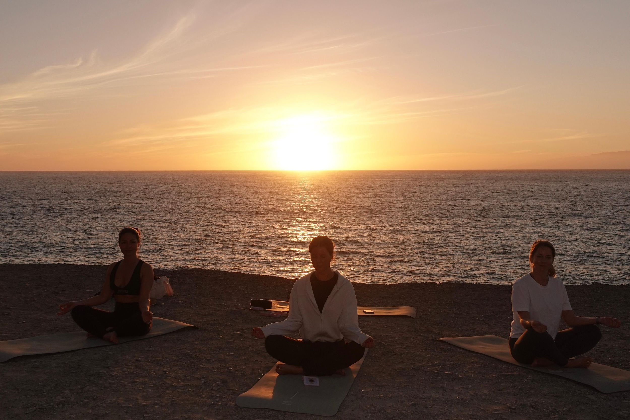 Teneriffa: Yoga zum Sonnenuntergang am Meer (nur für Frauen)