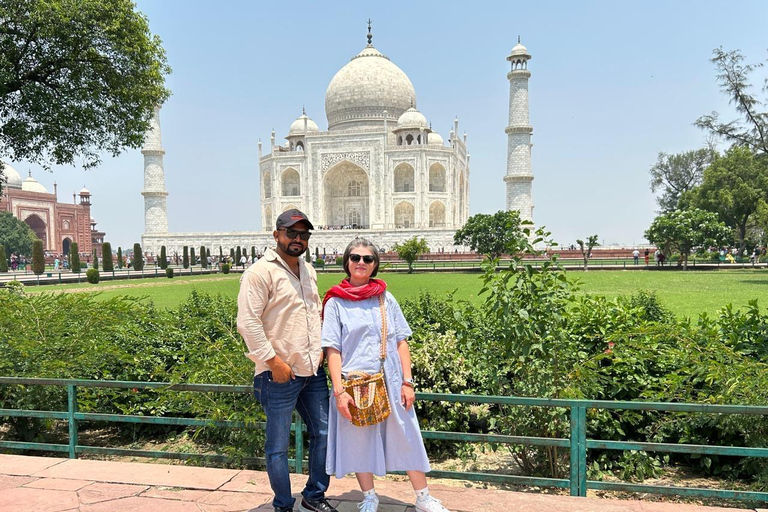 Agra: Taj Mahal Sunrise Tour: Express Ticket, Guide & Photos Tour with Local Expert Tour Guide Only