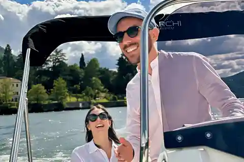 Lago de Como: 1 hora de alquiler de barco sin licencia