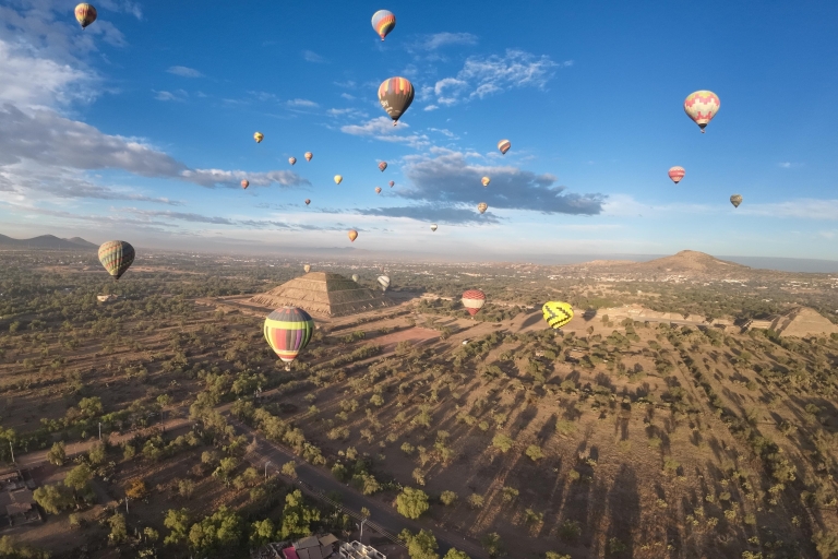 Mexico City: Air Balloon Flight & Breakfast in Natural Cave Teotihuacan: Hot Air Balloon with Breakfast in Natural Cave
