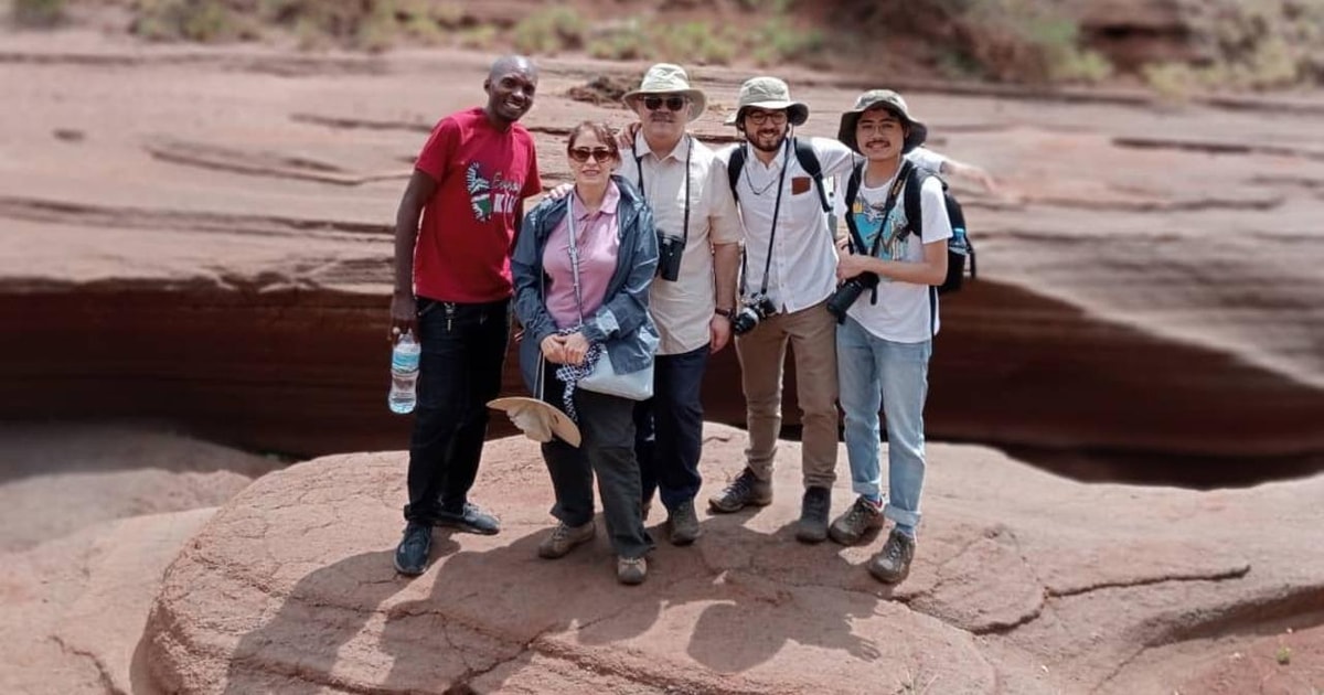 Desde Moshi excursión de un día al lago Chala con caminata y safari en