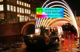 Amsterdam: Lichterfest-Bootsfahrt mit unbegrenzten Drinks und Snacks