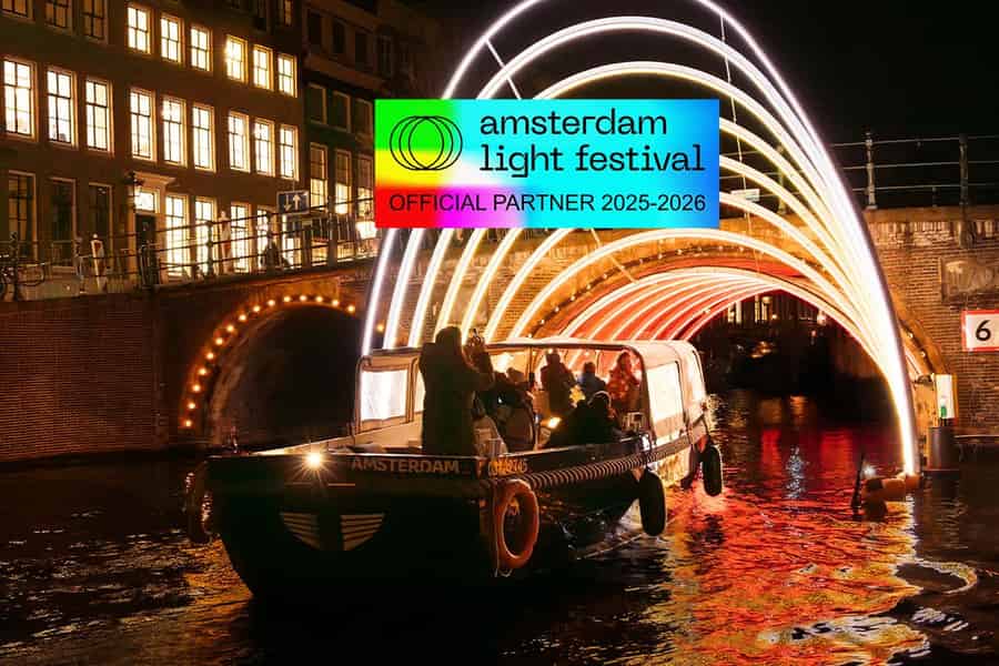 Amsterdam: Lichterfest-Bootsfahrt mit unbegrenzten Drinks und Snacks. Foto: GetYourGuide Amsterdam: Lichterfest-Bootsfahrt mit unbegrenzten Drinks und Snacks. Foto: GetYourGuide