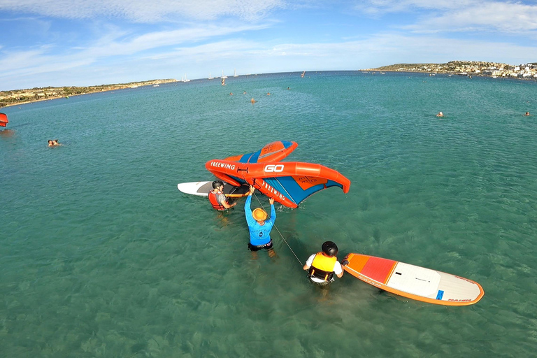 Mellieha: Introduzione al Wing Foiling (corso)Mellieha: Introduzione alla sventagliata d&#039;ala