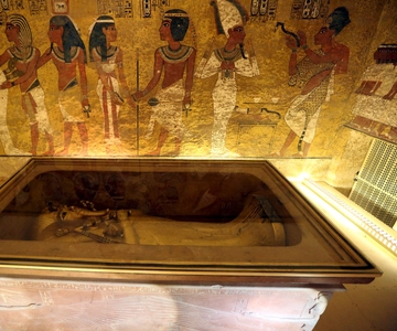 Hurghada: Luxor Highlights & King Tut Tomb Tour with Lunch
