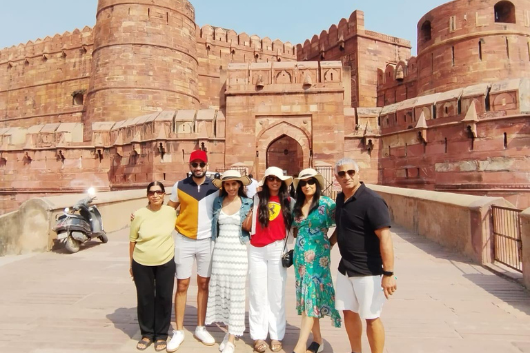 From Mathura: Taj Mahal and Agra Fort Private Day Trip
