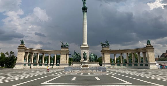 Budapest Highlights Cycling Tour with a Local Guide