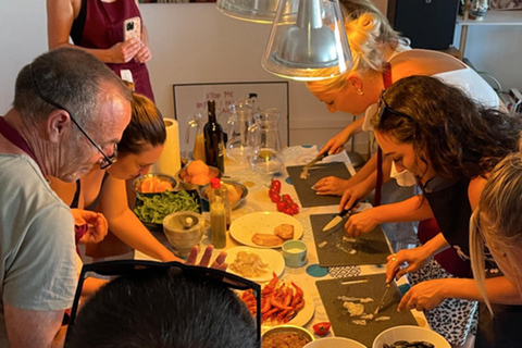 Autentyczna paella i sangria klasy premium na designerskim dachuAutentyczna paella i sangria w oszałamiającym lofcie na dachu