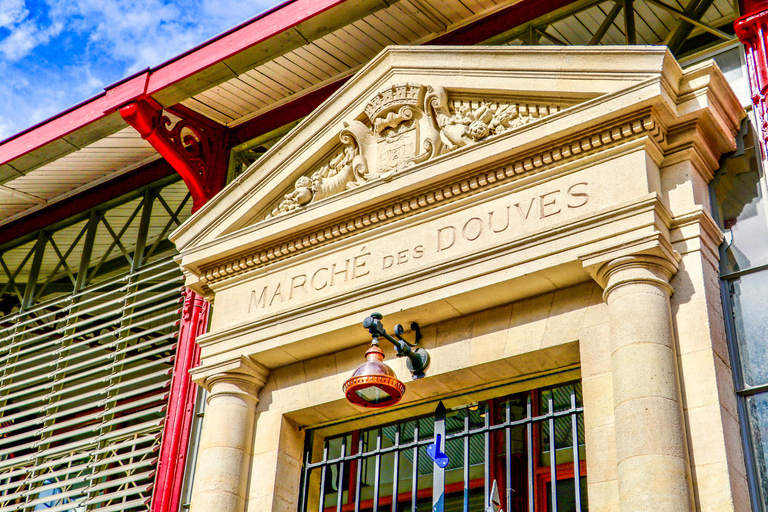 Bordeaux: Tour privato della storia esclusiva con un esperto localeBordeaux: Tour privato ed esclusivo della storia con un esperto locale