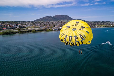 Taupō: Parasailing Experience over Lake Taupō - Image 2