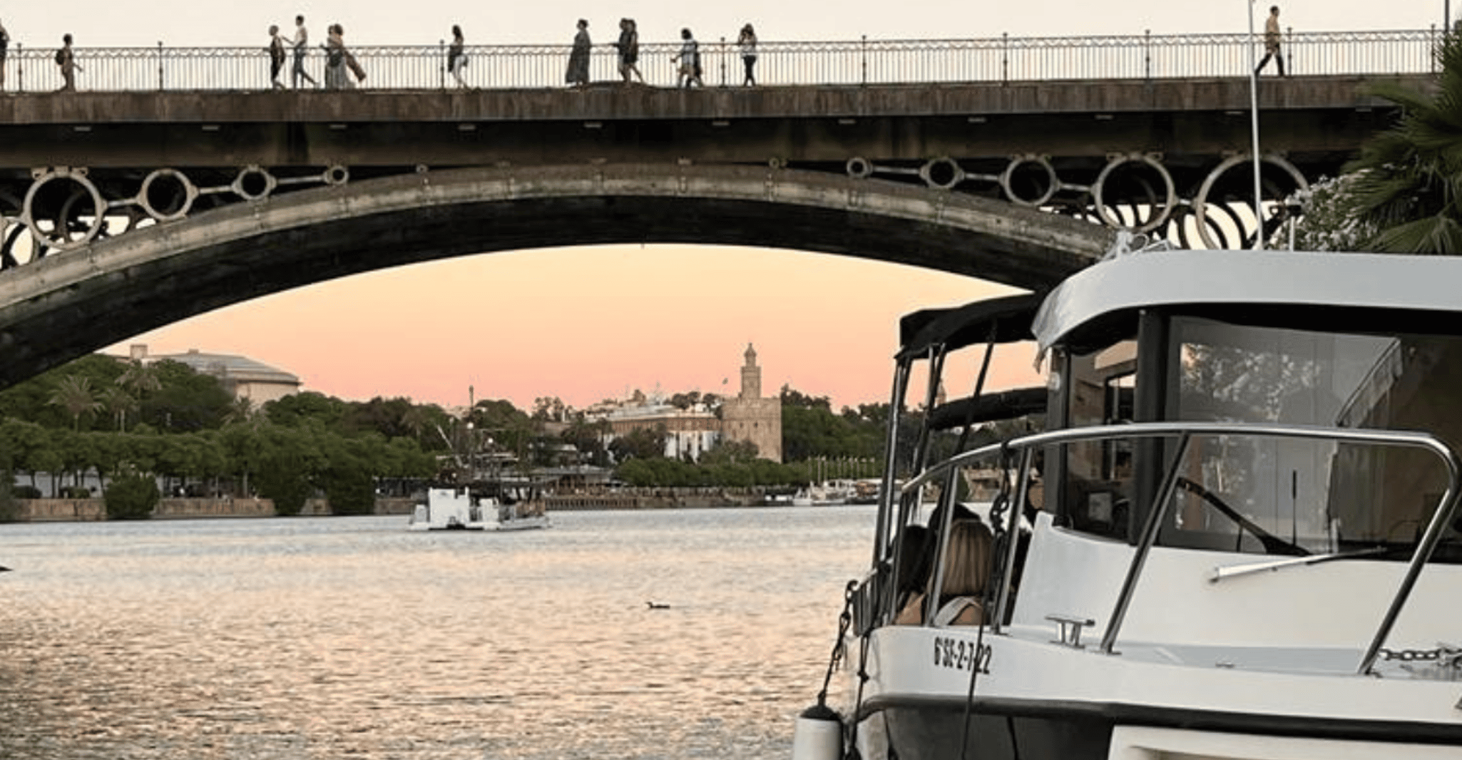 Sevilla, paseo en barco "Las esquinas del Guadalquivir" - Hizvo