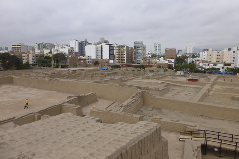 Lima: Huaca Pucllana Site Museum Private Tour with Tickets 2-hour: Pucllana Museum Evening Tour