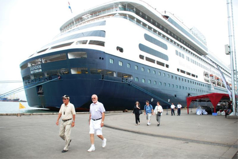 Port de Semarang : excursion de 6 heures à Borobudur (retour garanti au port)