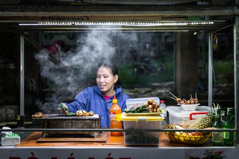 Da Nang Rainy Days Street Food Tour | Grilling & Warm Eats - Image 2