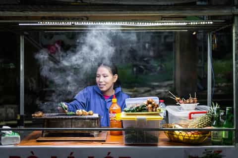 Da Nang Rainy Days Street Food Tour | Grilling & Warm Eats - Image 3