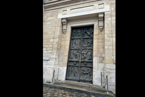 Montmartre for Art Lovers - Walking tour with Expert Guide Montmartre for Art Lovers - Fun walking tour with Billy.