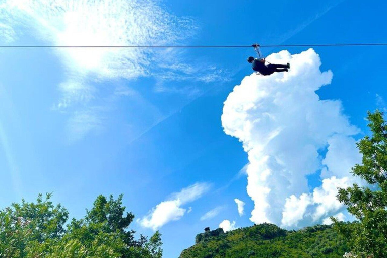 Von Tirana aus: Petrela Zipline Abenteuer mit Transport