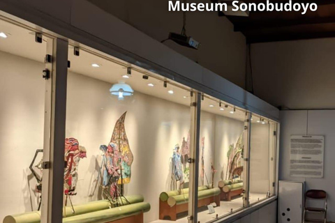 Yogyakarta: Discover Yogyakarta Walking Tour Small Group Tour