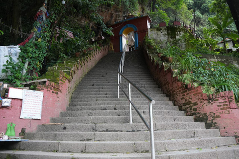 Katmandu: Wycieczka do klasztoru Pharping (jaskinia Asura i Yangleshö)