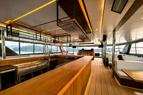 Phuket: Phi Phi Island Tour & Luxury Catamaran Party