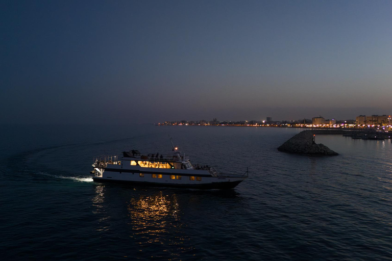 Lárnaca: crucero con fiesta al atardecerLarnaca: Crucero con fiesta al atardecer