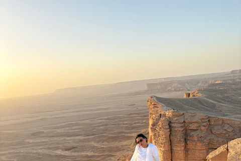 Riyadh: Edge of the World, Sadus Village & Bat Cave Tour Edge of the World, Sadus Village..etc(Private tour)