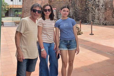 Escale à Panama : visite citadine et écluses de Pedro MiguelDepuis le terminal 2 de l&#039;aéroport de Tocumen