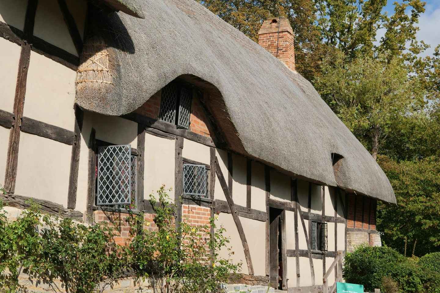 Stratford-upon-Avon: River Cruise & City Audio Tour